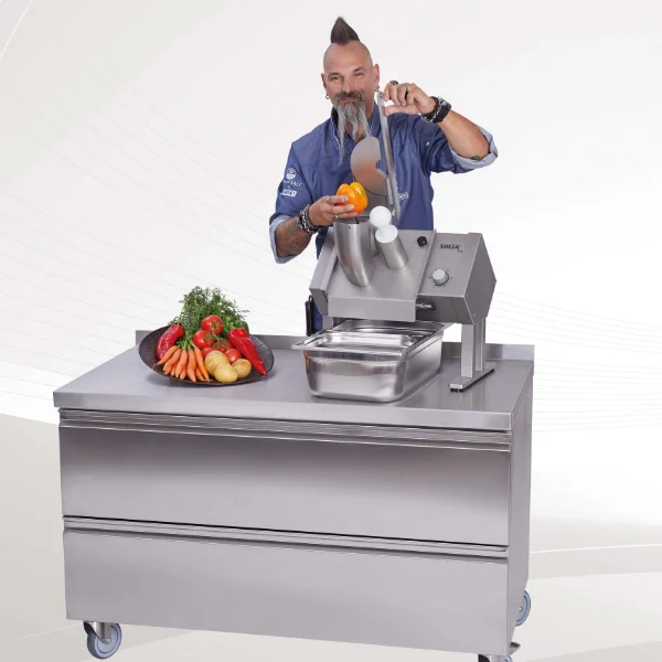 Machine alexandersolia de préparation de crudités en cuisine professionnelle